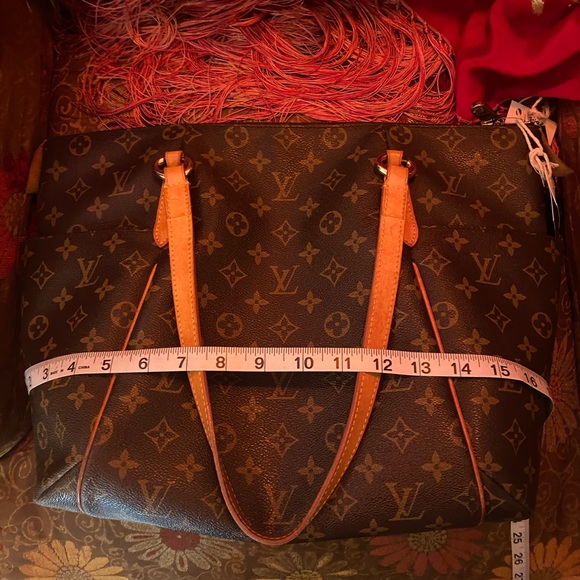 *SOLD* Louis Vuitton Carry All Tote - Picture 7 of 12